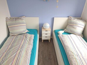2 bedrooms, iron/ironing board, WiFi