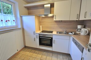 冷蔵庫、電子レンジ、オーブン、食器洗い機