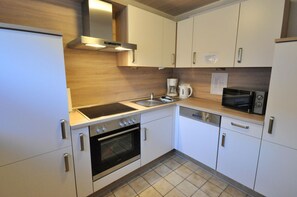 冷蔵庫、電子レンジ、オーブン、食器洗い機