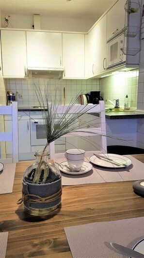 Fridge, microwave, oven, coffee/tea maker