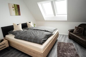 2 bedrooms, iron/ironing board, WiFi