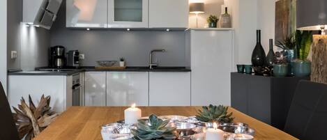 Fridge, microwave, oven, stovetop