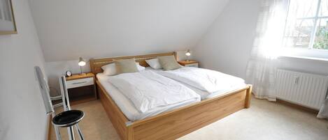 2 bedrooms, iron/ironing board