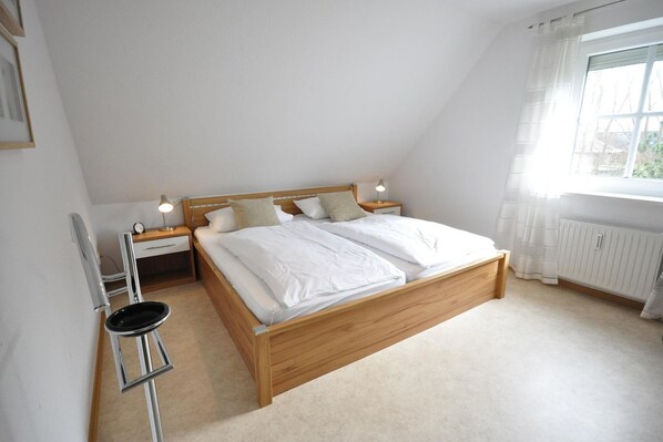 2 bedrooms, iron/ironing board