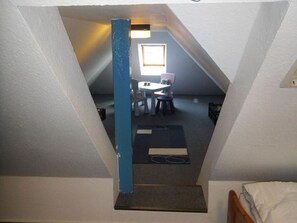 2 bedrooms, iron/ironing board, WiFi