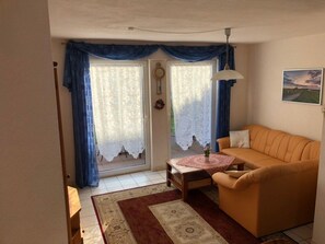 Télévision, lecteur de DVD, chaîne hi-fi