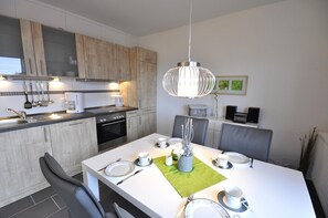 Mikrowelle, Ofen, Herdplatte, Geschirrspüler