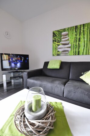 Fernseher, DVD-Player, Stereoanlage