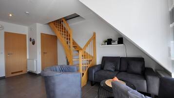 Fernseher, DVD-Player, Stereoanlage