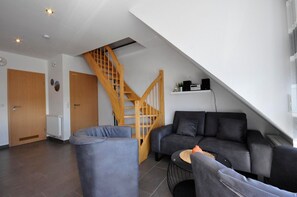 Fernseher, DVD-Player, Stereoanlage