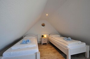 2 bedrooms, iron/ironing board, WiFi