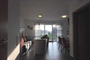 Fernseher, DVD-Player, Stereoanlage