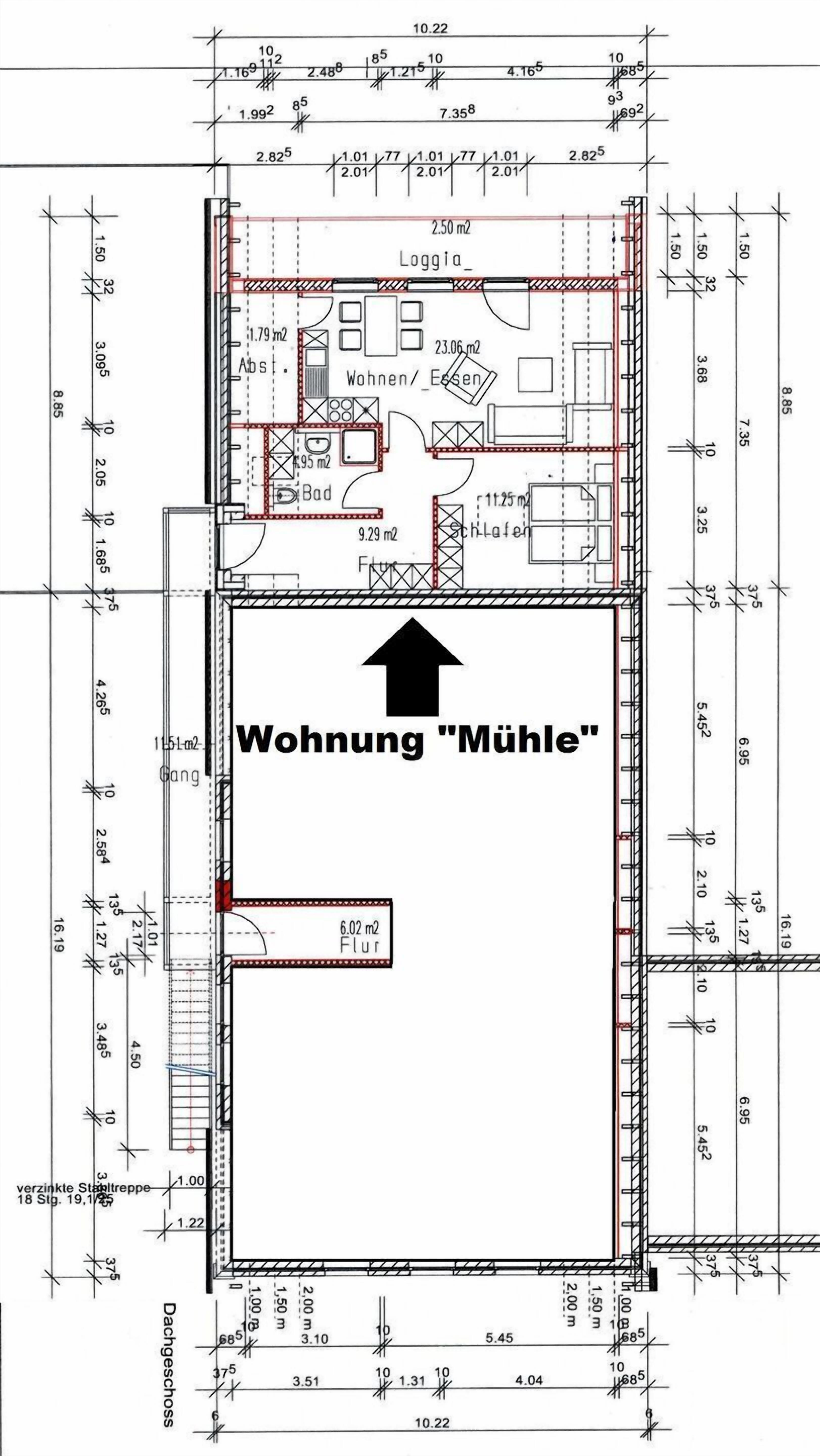 Plano de planta de un edificio que muestra habitaciones identificadas y sus dimensiones.