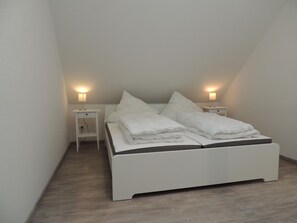 1 bedroom, WiFi - Vacation apartment Kirchstraße 3 Whg. 2 - Holiday apartment "Mühle" (Wittmund)