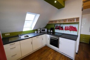 Réfrigérateur, micro-ondes, four, lave-vaisselle