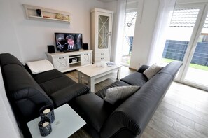 Fernseher, DVD-Player, Stereoanlage