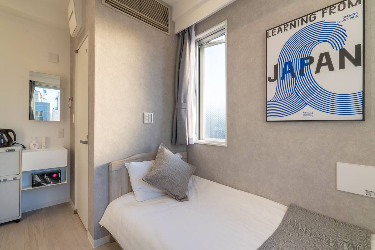 Laptop workspace, blackout drapes, WiFi (free)