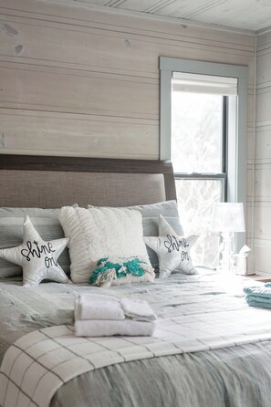 5 habitaciones, tabla de planchar con plancha, wifi y ropa de cama 