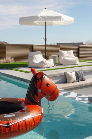 Piscine extérieure, piscine chauffée