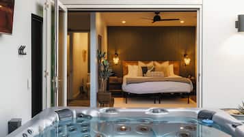 3 bedrooms, desk, iron/ironing board, travel crib