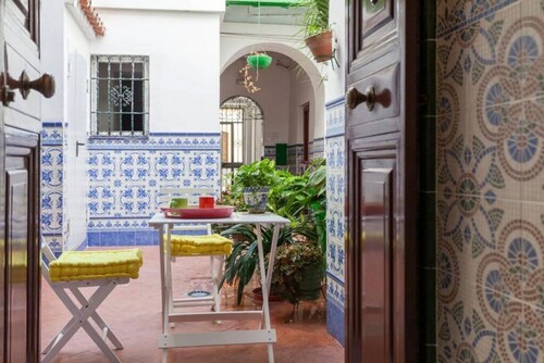 \"El Patio de Triana\"