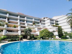 Pool - Bright apartment on the second line of the beach, with a large terrace (Marbella)