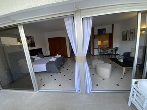 2 عدّة غرف نوم ومكواة/لوح كي وخدمة الإنترنت وملاءات أسرّة