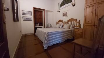 2 slaapkamers, een strijkplank/strijkijzer, wifi, beddengoed