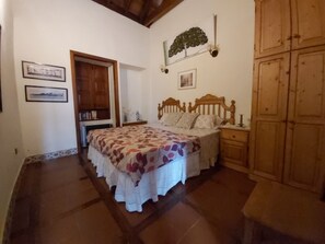 2 dormitorios, tabla de planchar con plancha, wifi y ropa de cama