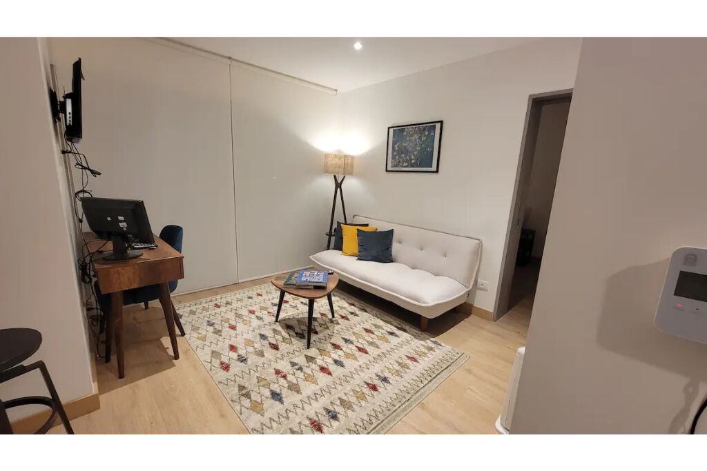 Älytelevisio, kirjoja, stereot