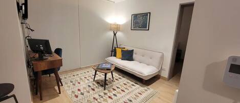 Älytelevisio, kirjoja, stereot