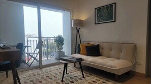 Smart-TV, Bücher, Stereoanlage