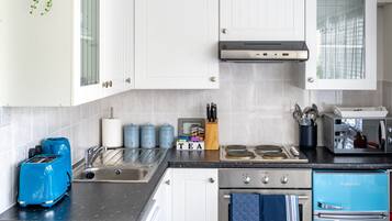 Réfrigérateur, micro-ondes, four, lave-vaisselle