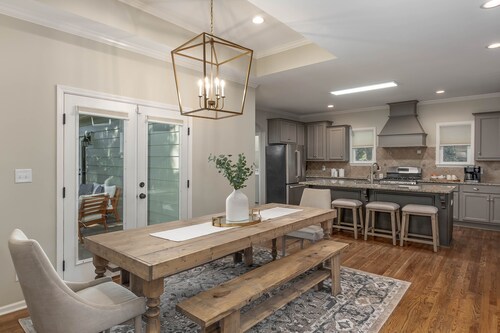 Park Street Dream in Downtown Northport, 2.5 miles from U of A Stadium