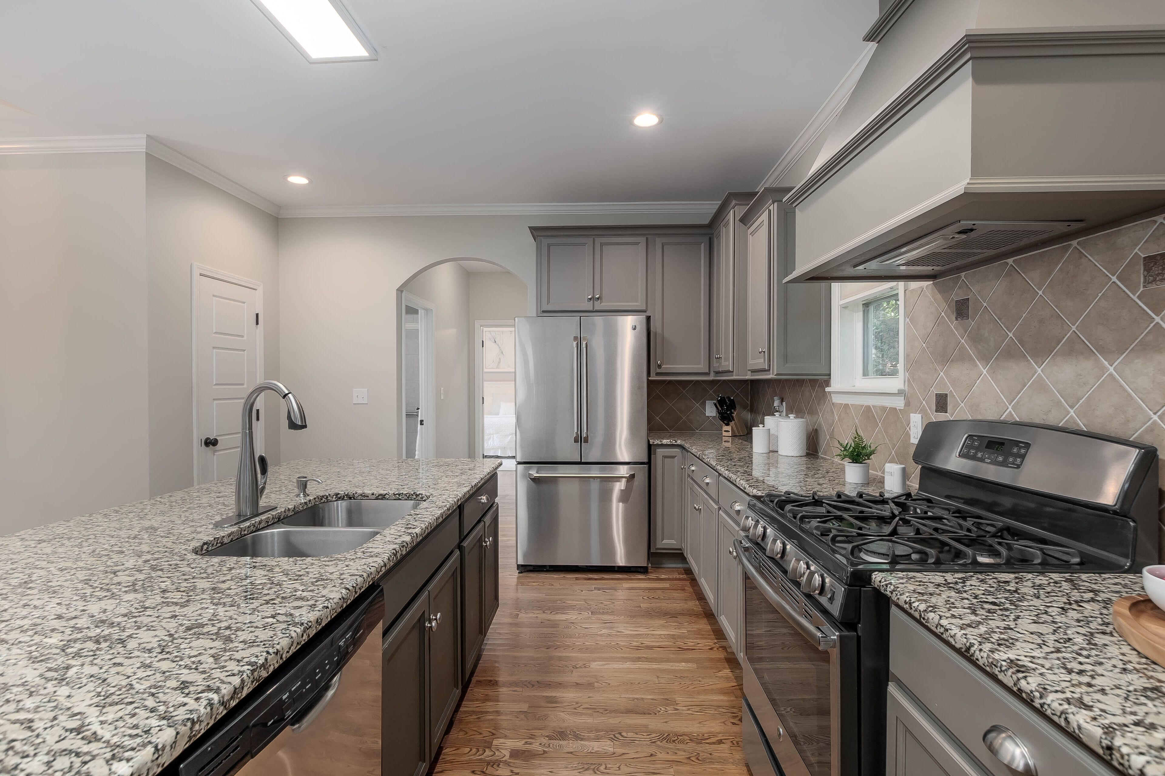 冰箱、微波炉、烤箱、炉灶