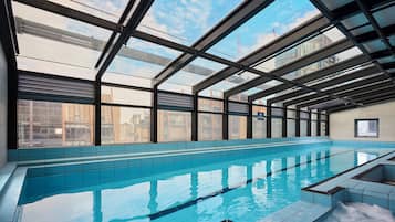 Una piscina techada