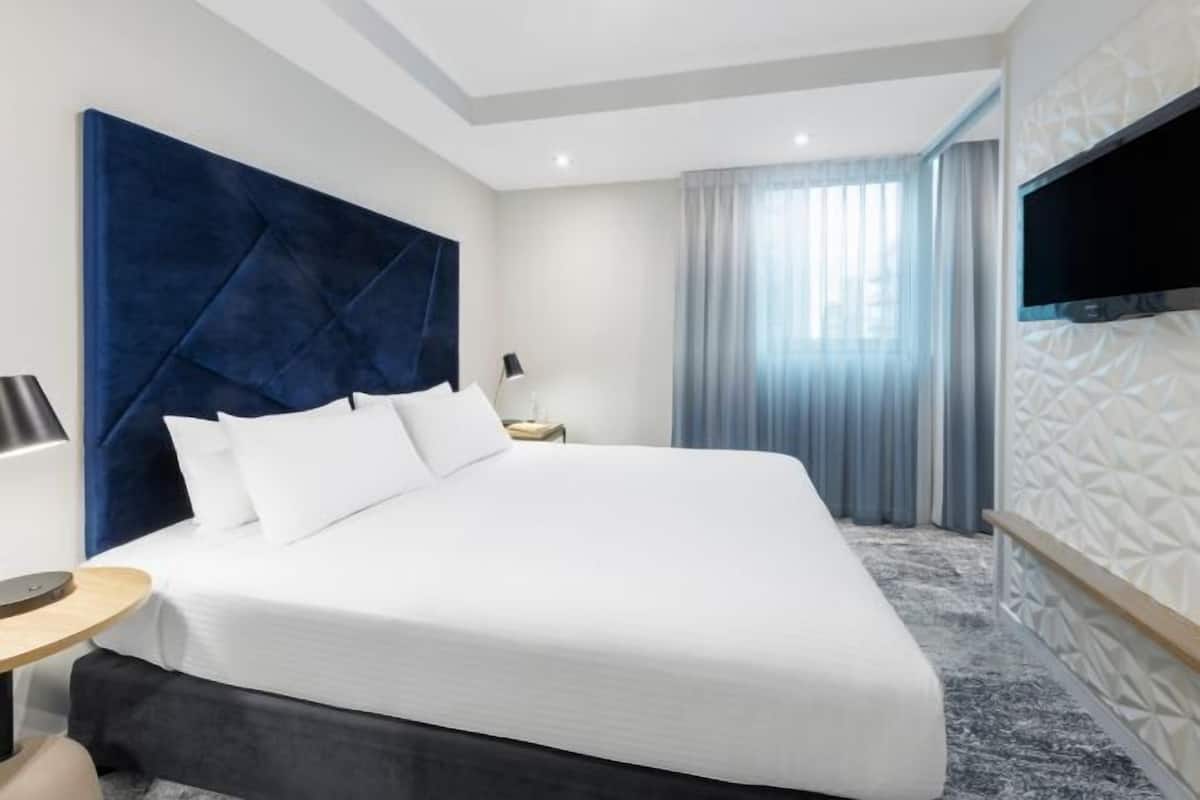 1 bedroom, premium bedding, in-room safe, desk