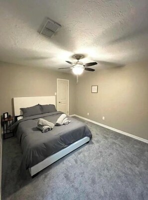 4 bedrooms, iron/ironing board, free WiFi, bed sheets