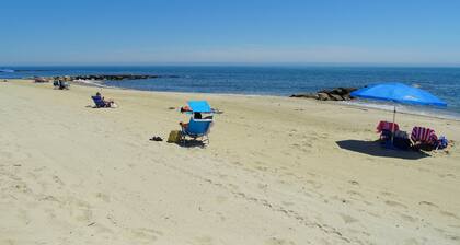 Beach family gateway, modern 5BR, walk to the beach, big yard, firepit