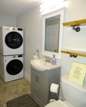 Combined shower/tub, towels - Beach family gateway, modern 5BR, walk to the beach, big yard, firepit (Dennis)