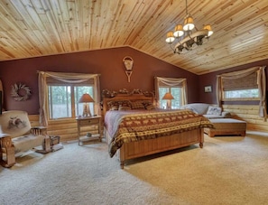 5 bedrooms, desk, travel crib, free WiFi