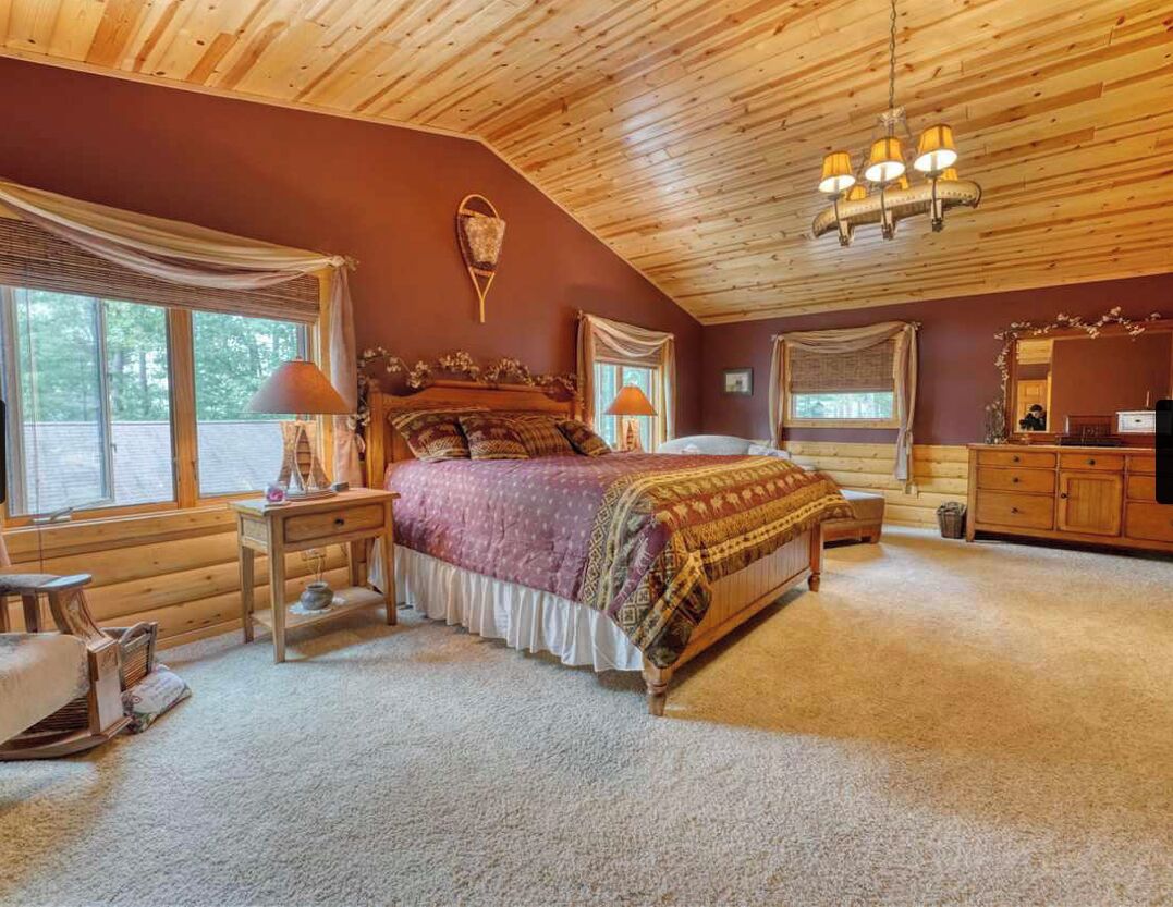 5 bedrooms, desk, travel cot, free WiFi