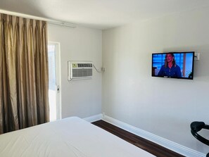 Free WiFi, bed sheets - Lanai Motel (Alhambra)