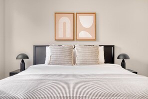 2 chambres, fer et planche à repasser, Wi-Fi, draps fournis