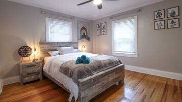 2 bedrooms, iron/ironing board, free WiFi, bed sheets