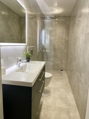 Shower, hair dryer - City Apartment in Copenhagen with 3 bedrooms sleeps 6 (Copenhagen)