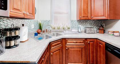 King Beds/3Baths Renovated Spacious By StayStLouis