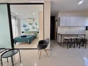1 chambre, fer et planche à repasser, accès au Wi-Fi (inclus)