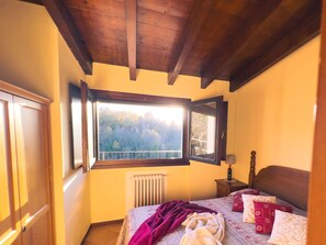 1 chambre, fer et planche à repasser, accès Internet, draps fournis