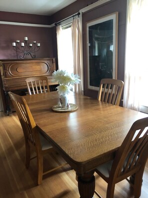 Dining - Heritage Home In The Heart Of Nelson (Nelson)